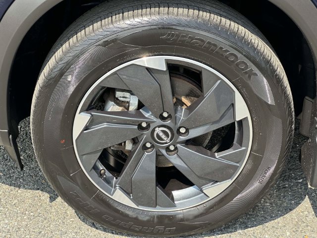 Used 2024 Nissan Rogue SV AWD/4WD image 10