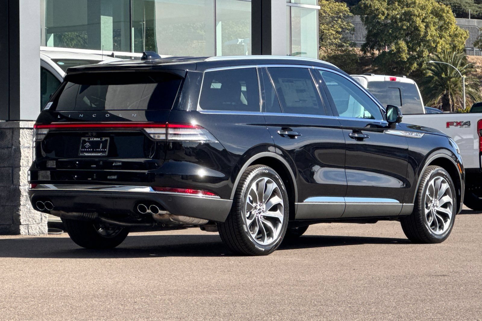 New 2025 Lincoln Aviator Reserve w/ Luxury Package RWD image 3