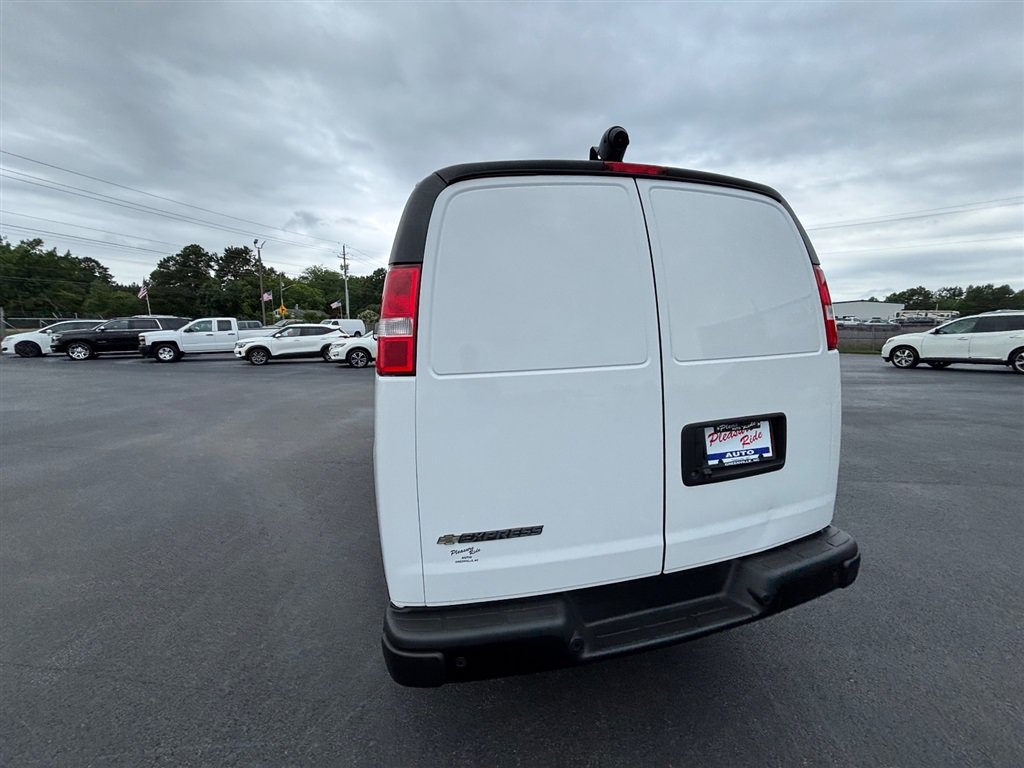Used 2022 Chevrolet Express 2500 w/ Driver Convenience Package RWD image 5