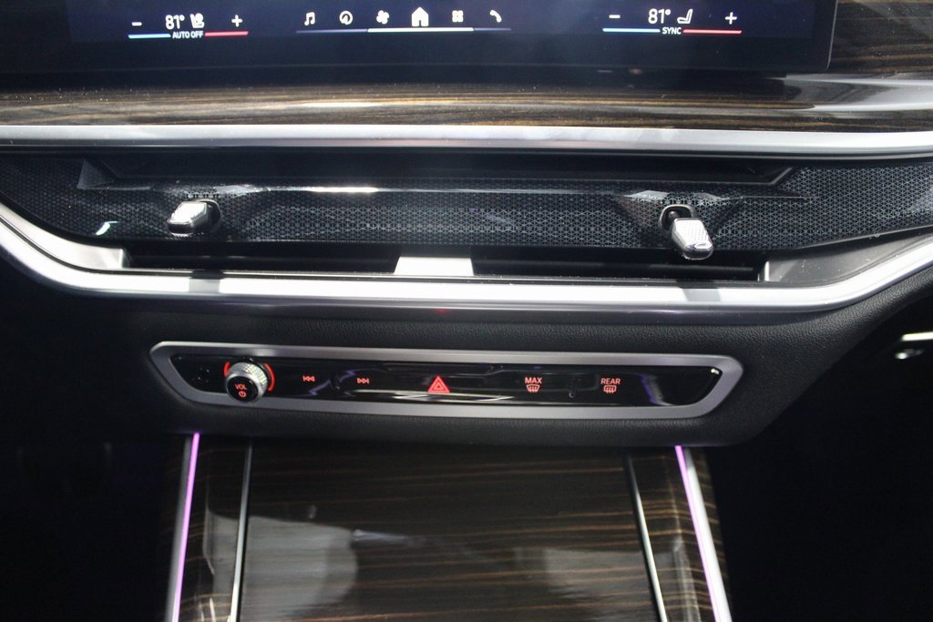 Used 2024 BMW X7 xDrive40i w/ M Sport Package image 37