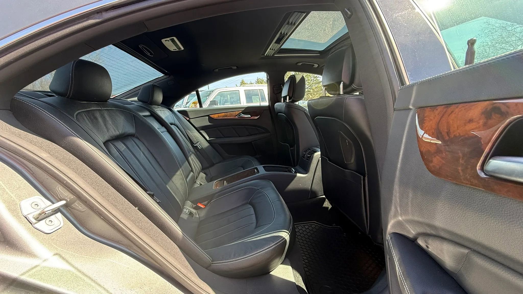 Used 2014 Mercedes-Benz CLS 550 4MATIC w/ Premium 1 Package image 33