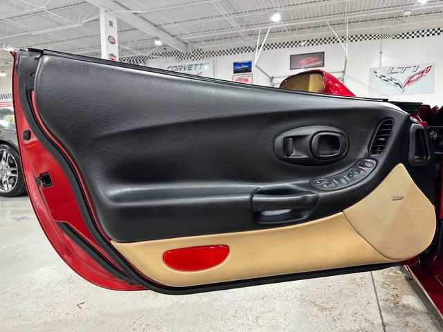 Used 2004 Chevrolet Corvette Convertible w/ Preferred Equipment Group RWD image 26