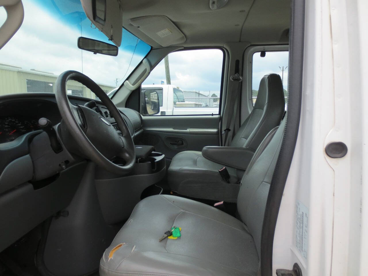 Used 2008 Ford E-350 and Econoline 350 XL RWD image 6