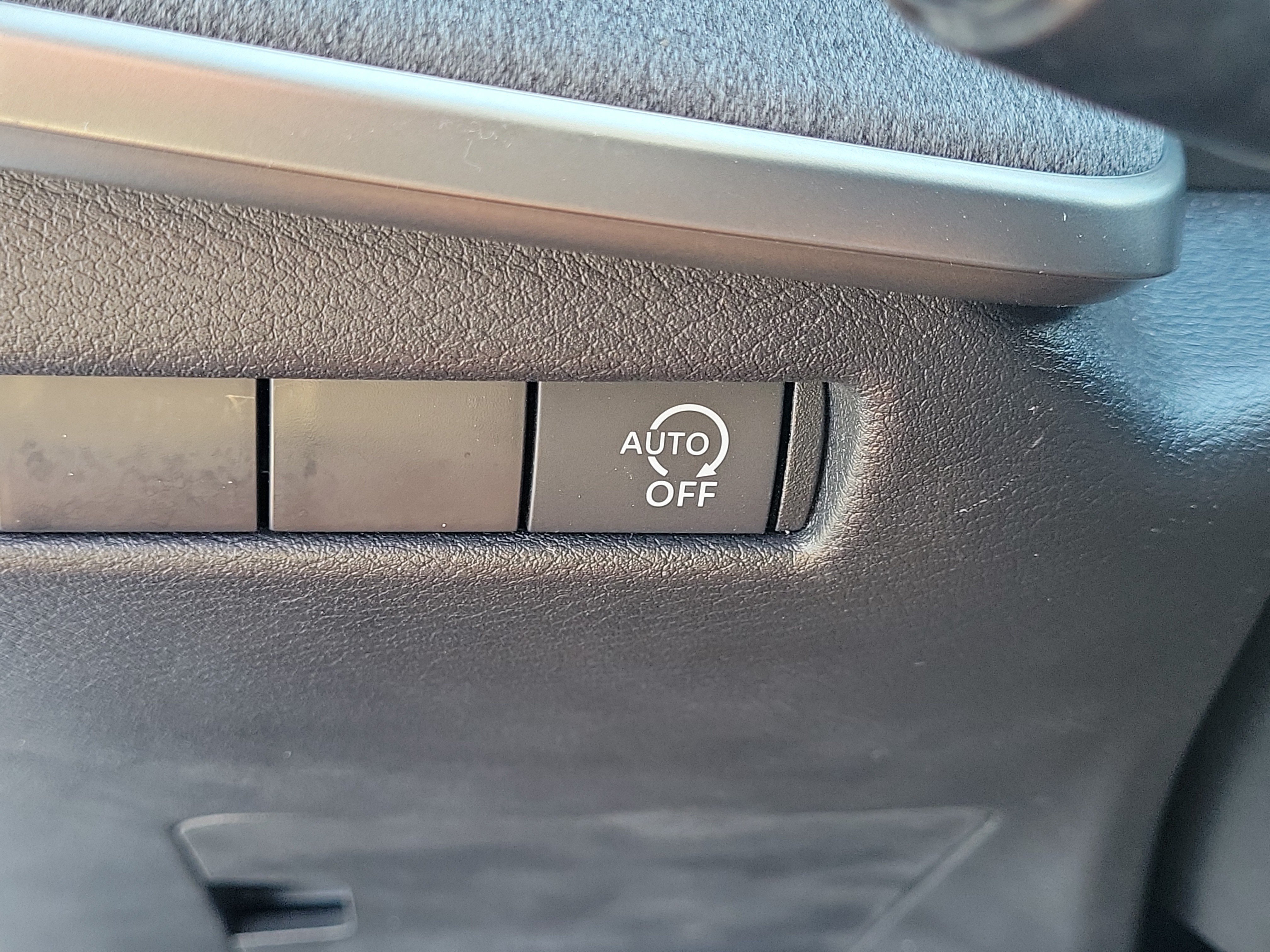 Certified 2025 Nissan Kicks SV FWD image 22