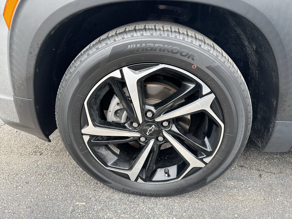 Used 2023 Chevrolet TrailBlazer RS w/ Sun and Liftgate Package FWD image 5