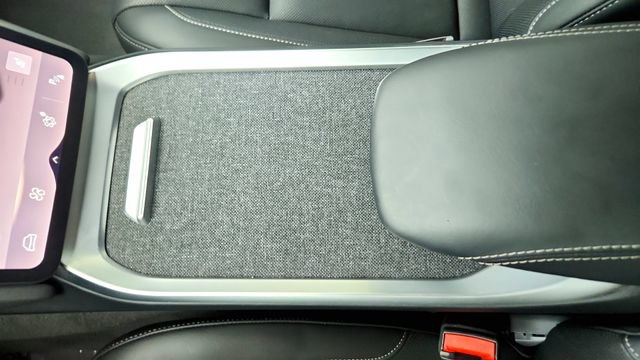 Used 2024 Lucid Air Pure RWD image 73