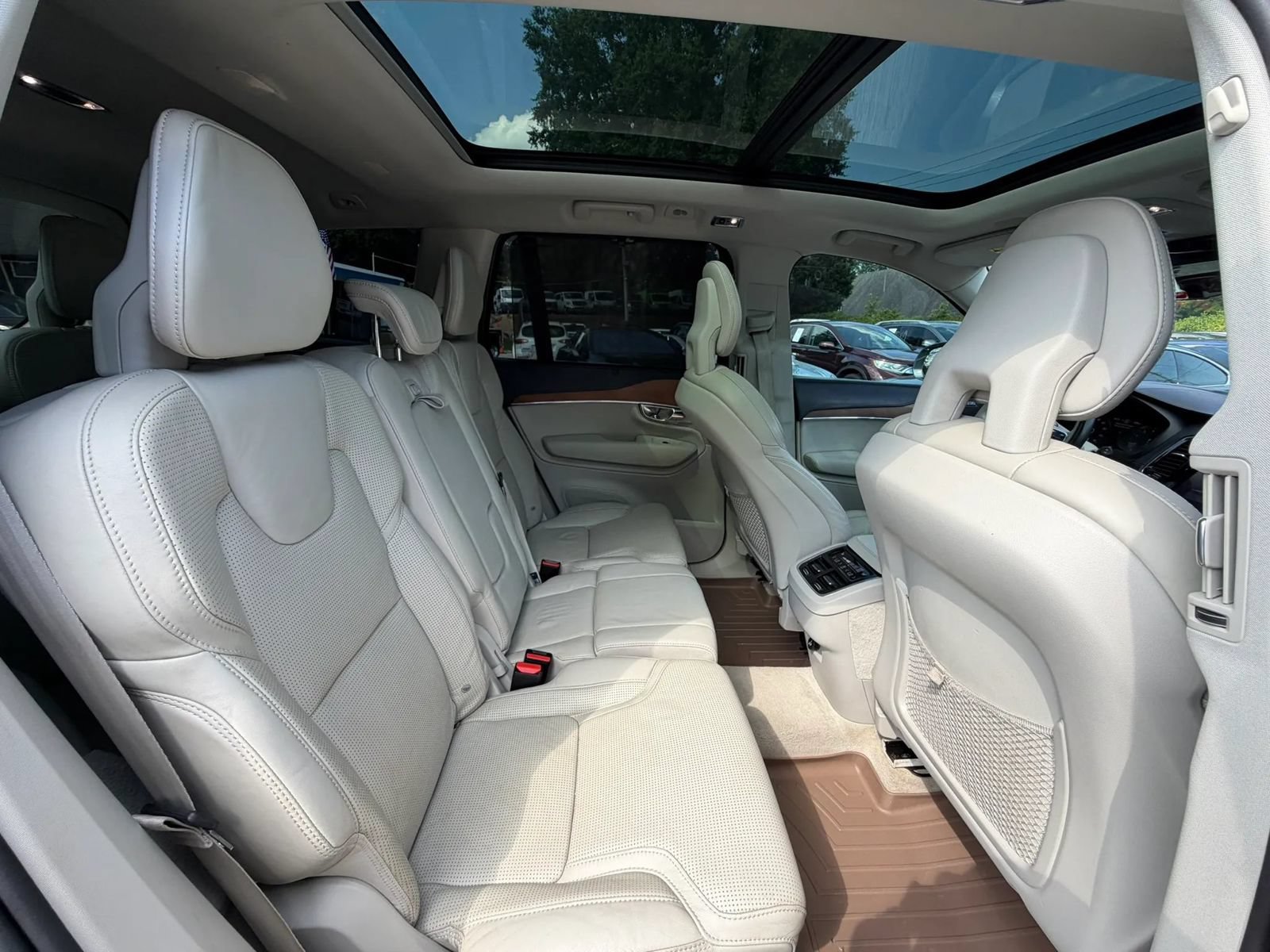 Used 2016 Volvo XC90 T6 Inscription w/ Vision Package AWD/4WD image 32