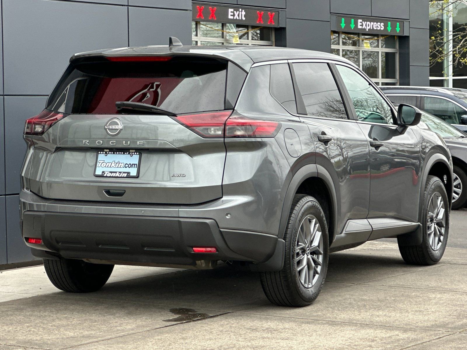 Used 2025 Nissan Rogue S image 3
