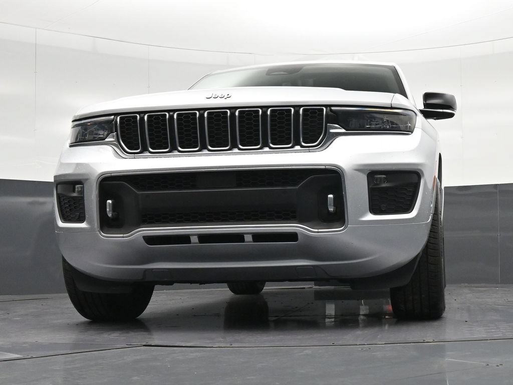 Used 2023 Jeep Grand Cherokee Overland w/ Luxury Tech Group IV RWD image 27
