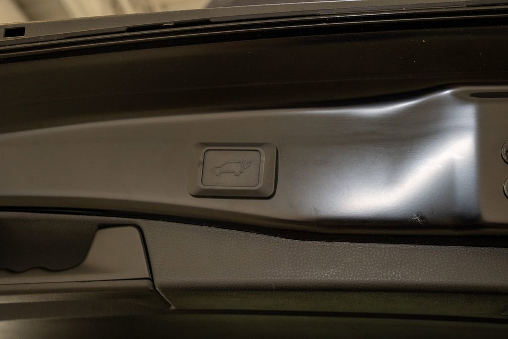 Used 2021 Toyota RAV4 XLE w/ Convenience Package image 6