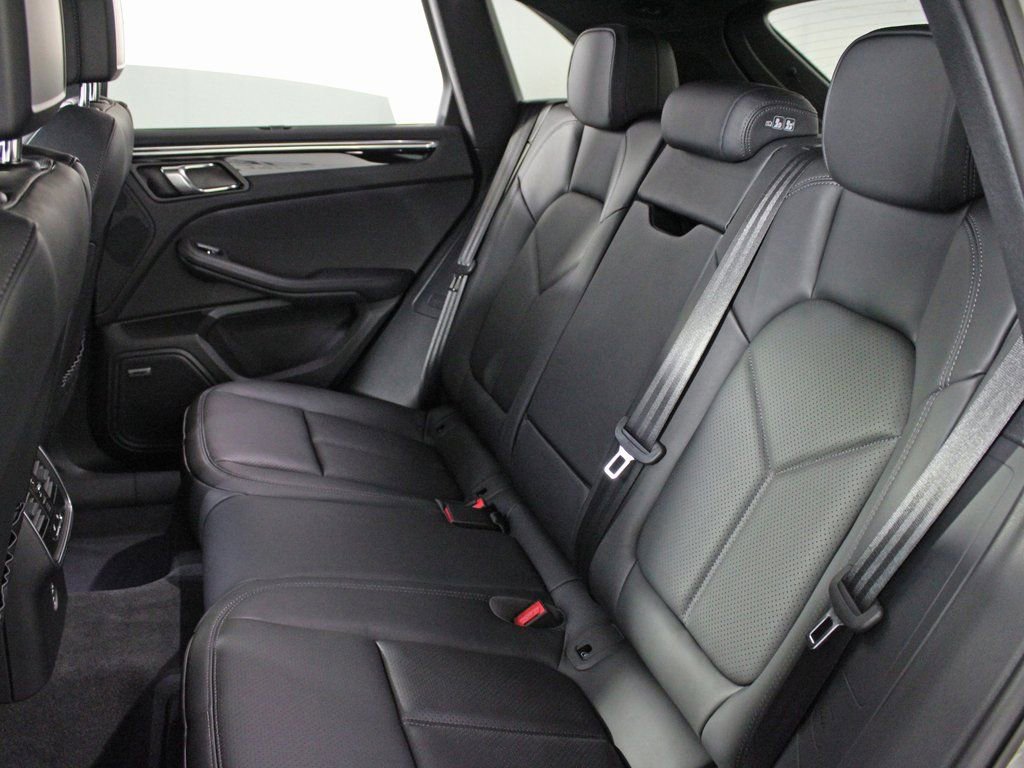 Certified 2026 Porsche Macan image 34