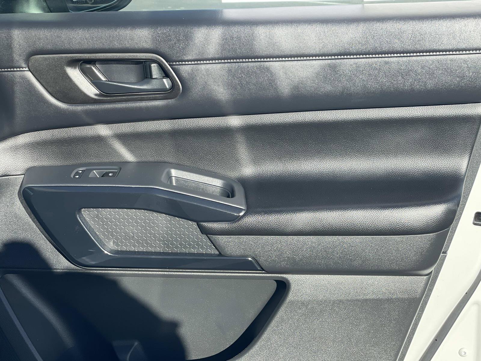 Used 2024 Nissan Pathfinder SV image 24