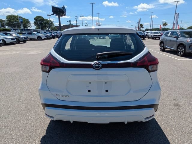 New 2025 Nissan Kicks Play S FWD image 4