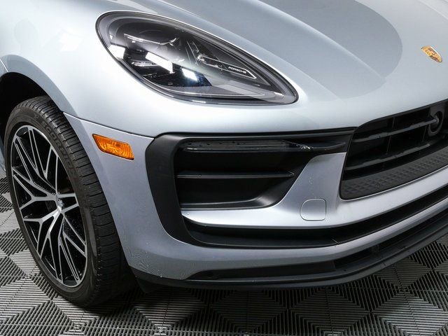 Certified 2023 Porsche Macan AWD image 37