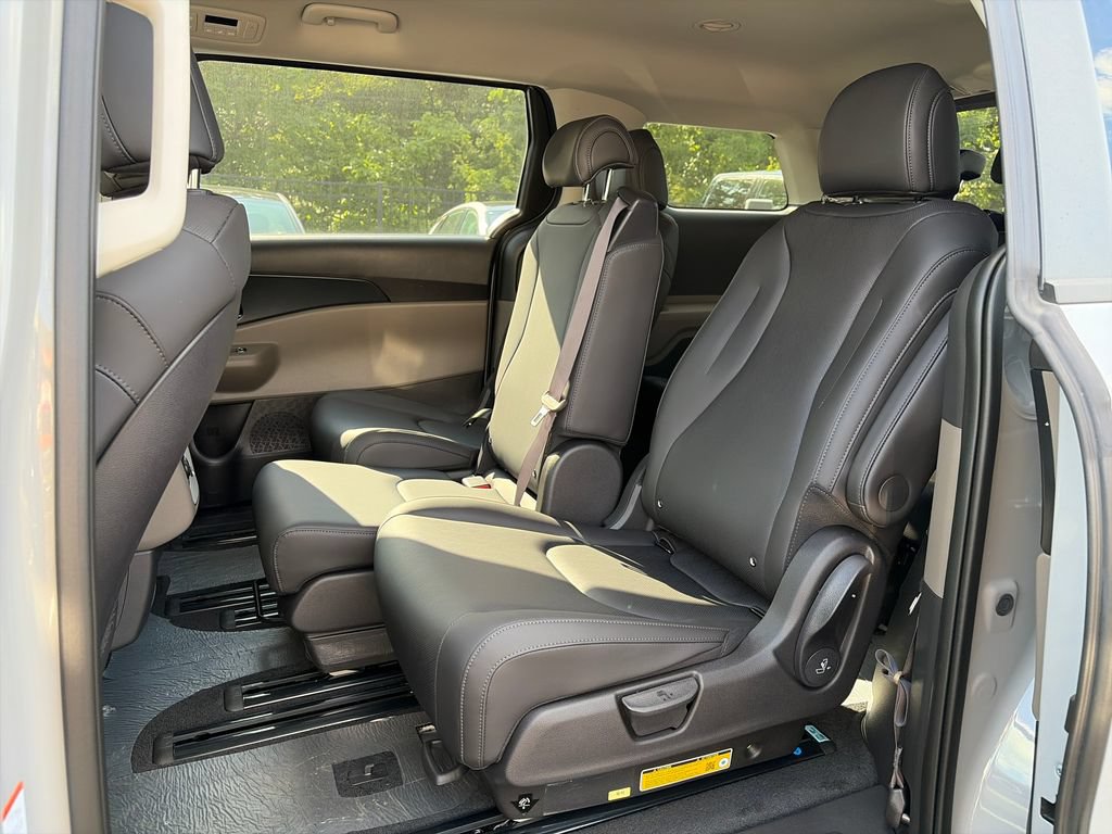 New 2027 Kia Carnival FWD image 23