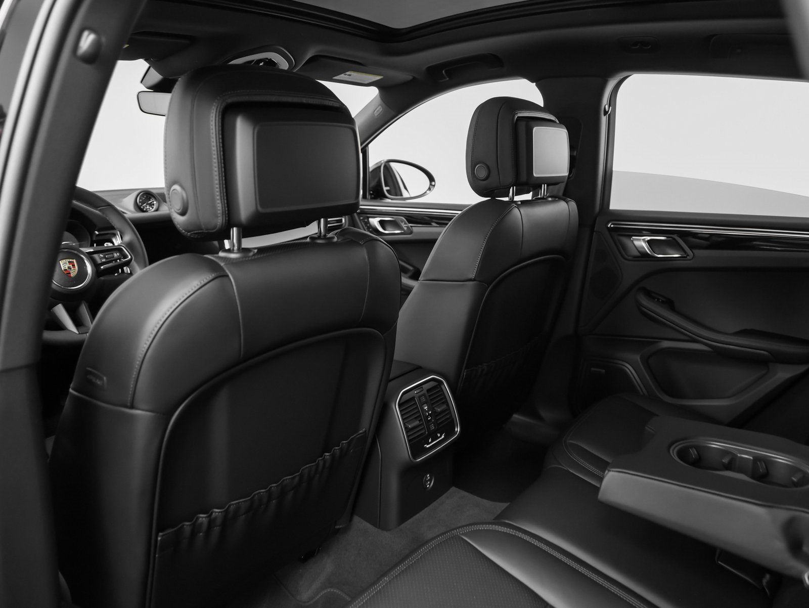 Certified 2025 Porsche Macan image 35