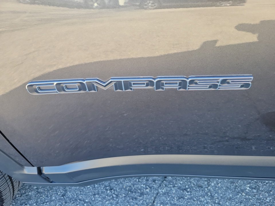 Used 2019 Jeep Compass Latitude w/ Popular Equipment Group image 18