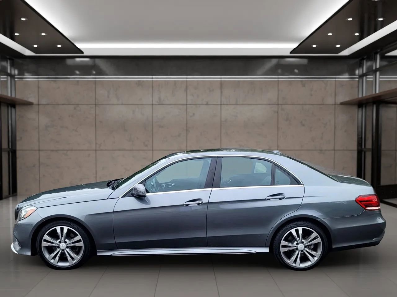 Used 2016 Mercedes-Benz E 350 4MATIC Sedan image 4