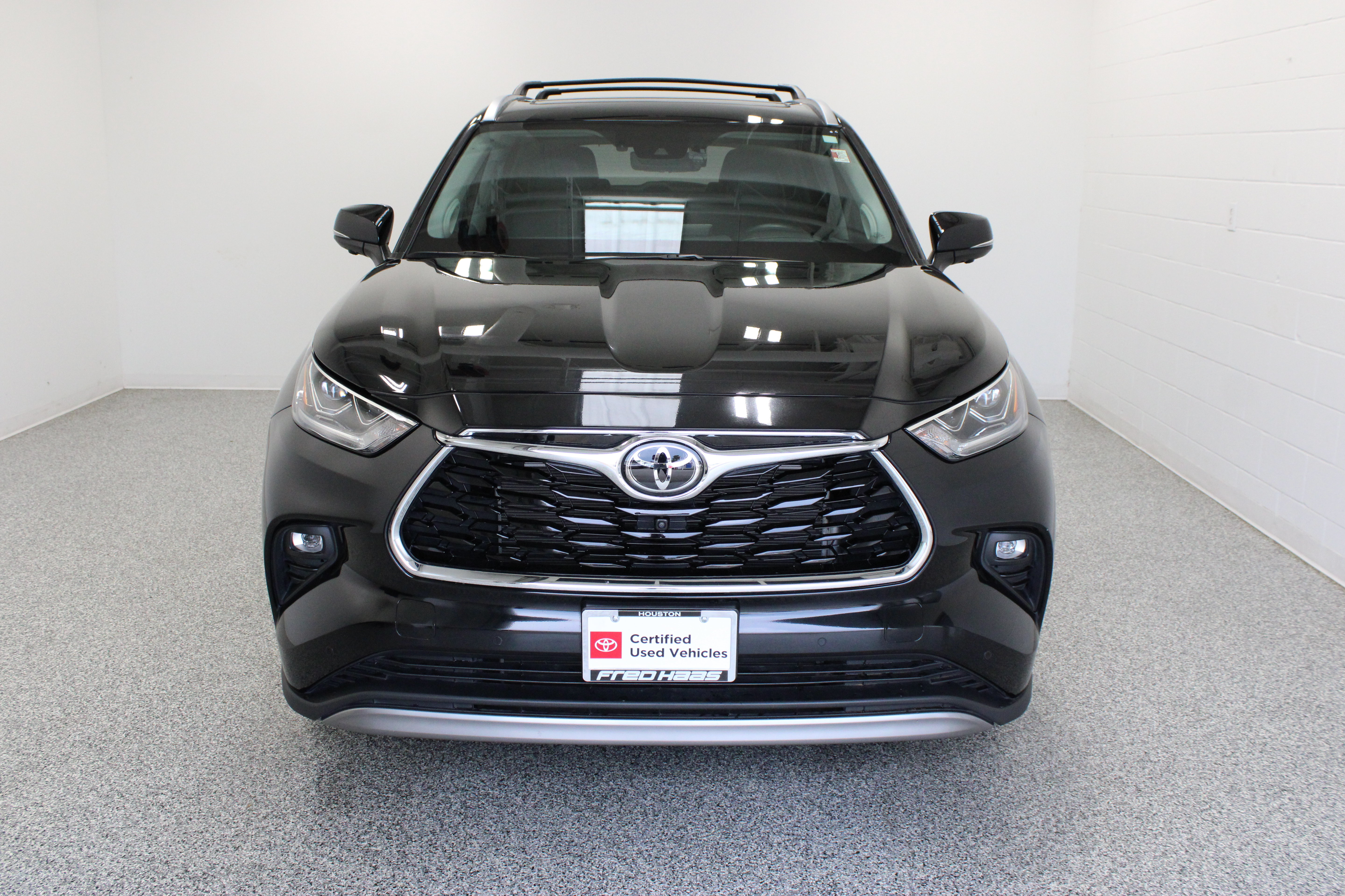 Used 2024 Toyota Highlander Platinum FWD image 3