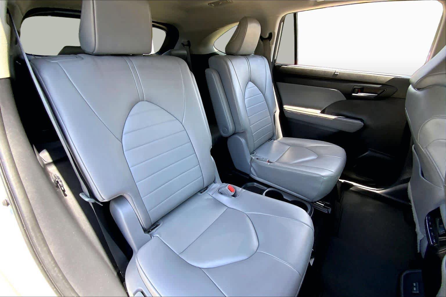Used 2023 Toyota Highlander XLE FWD image 20