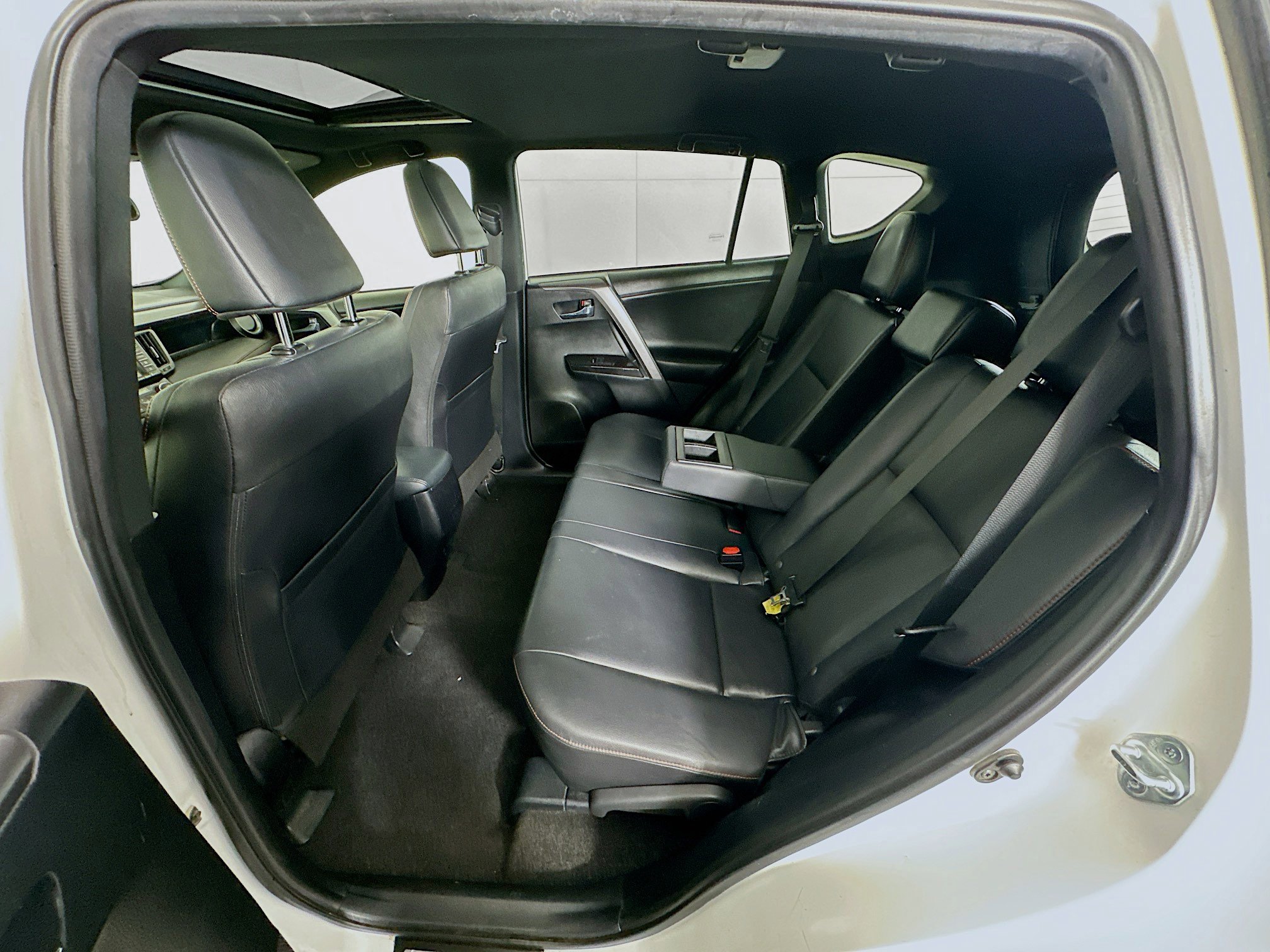 Used 2016 Toyota RAV4 SE image 28