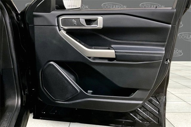 Used 2022 Ford Explorer XLT w/ Equipment Group 202A image 12