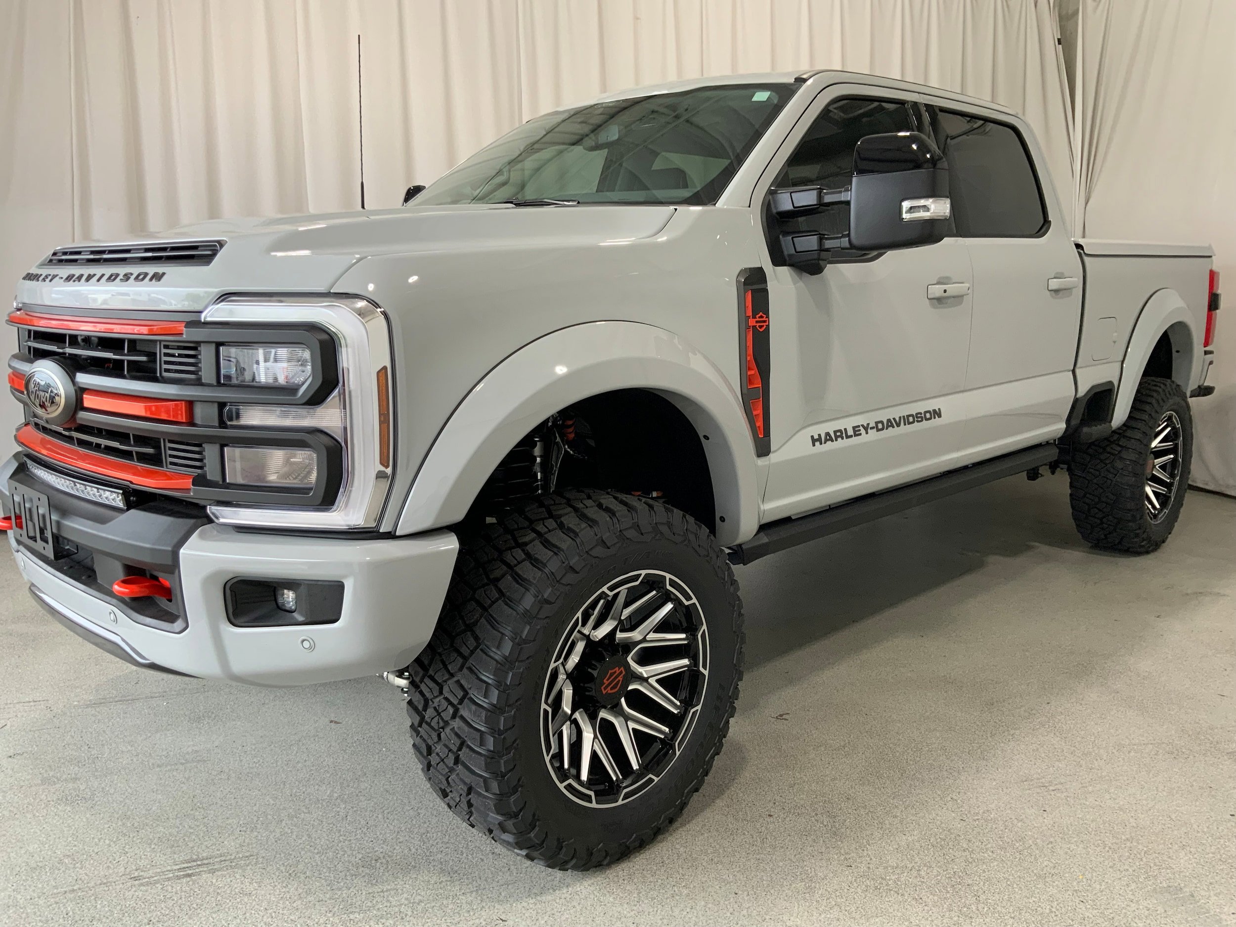 New 2026 Ford F250 Lariat w/ Black Appearance Package AWD/4WD image 2