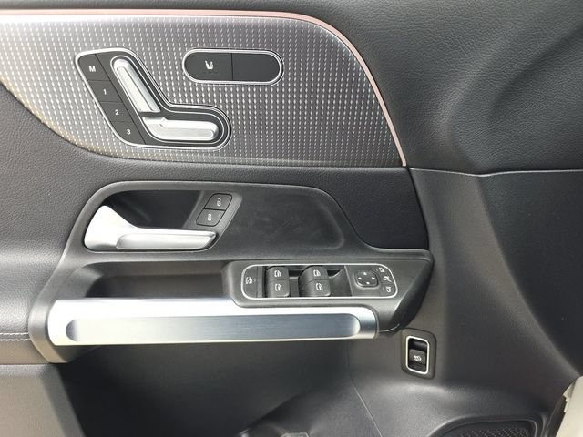 Used 2022 Mercedes-Benz GLB 250 image 24