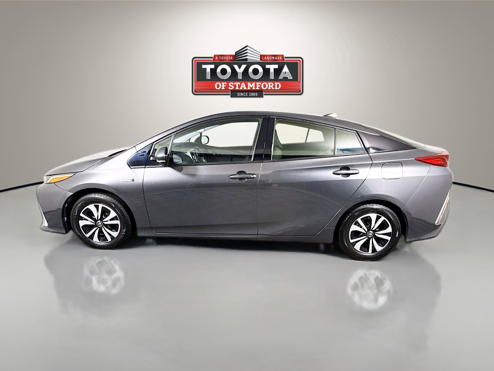 Certified 2017 Toyota Prius Prime Plus FWD image 4