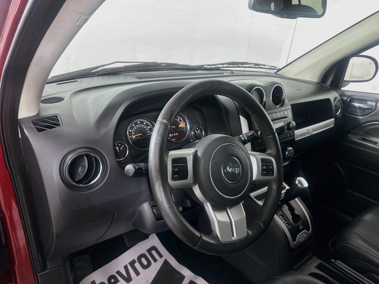 Used 2017 Jeep Compass Latitude FWD image 9