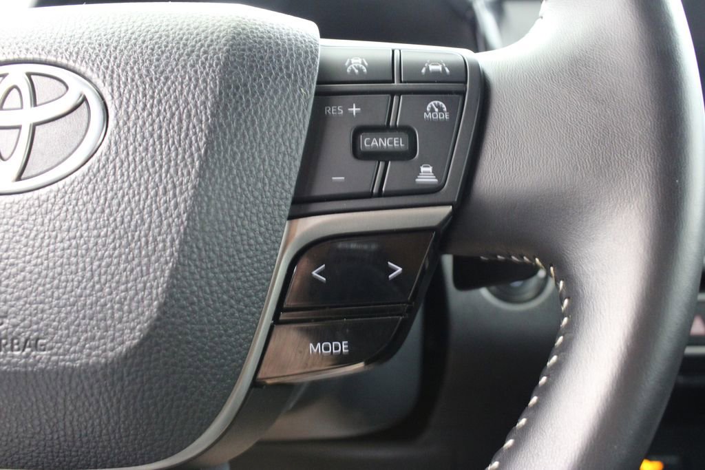 Used 2025 Toyota Camry SE FWD image 26