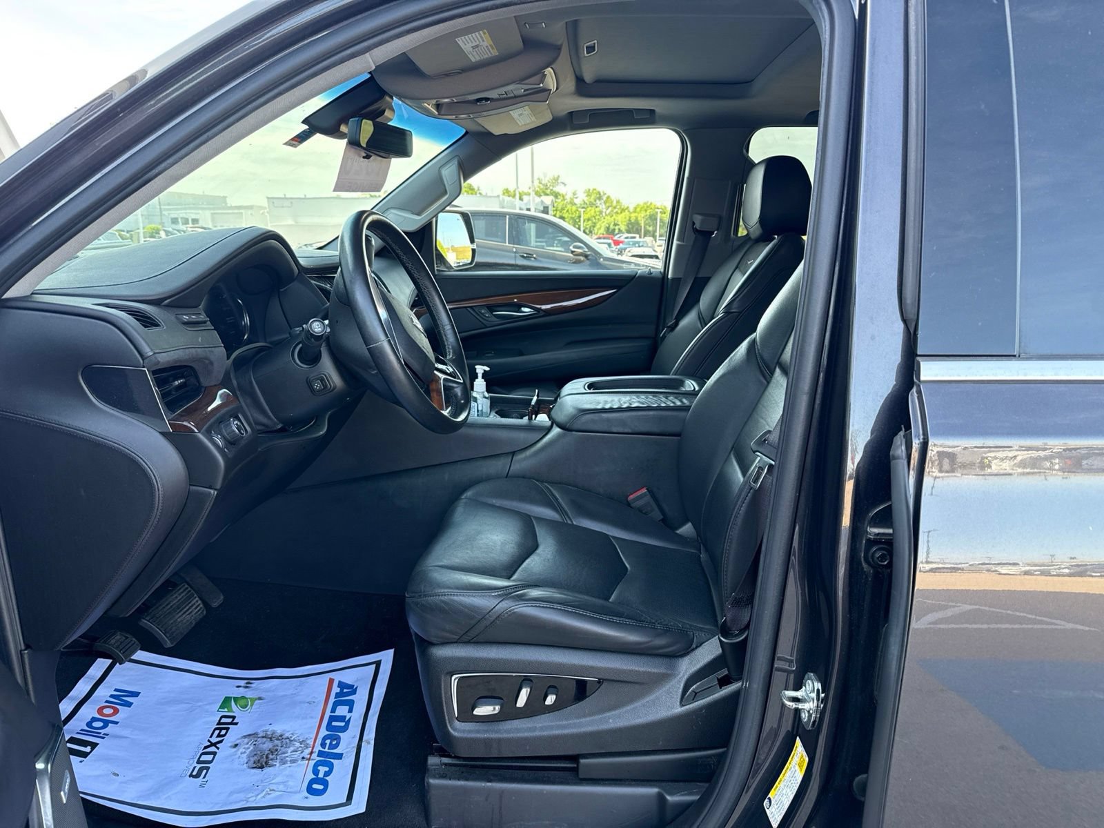 Used 2017 Cadillac Escalade Luxury RWD image 14