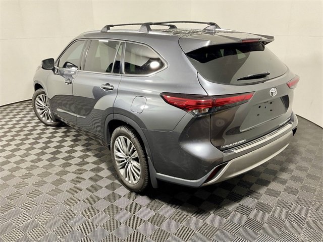Used 2020 Toyota Highlander Platinum image 12