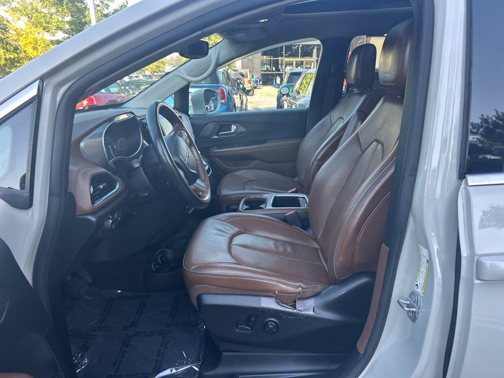 Used 2019 Chrysler Pacifica Limited w/ Advanced Safetytec Group FWD image 22