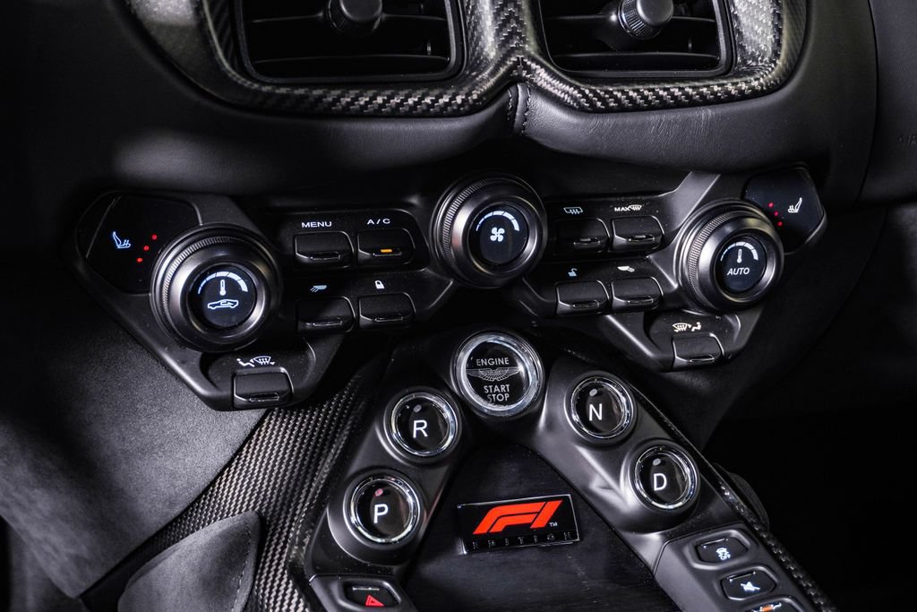 Used 2023 Aston Martin V8 Vantage Coupe RWD image 32
