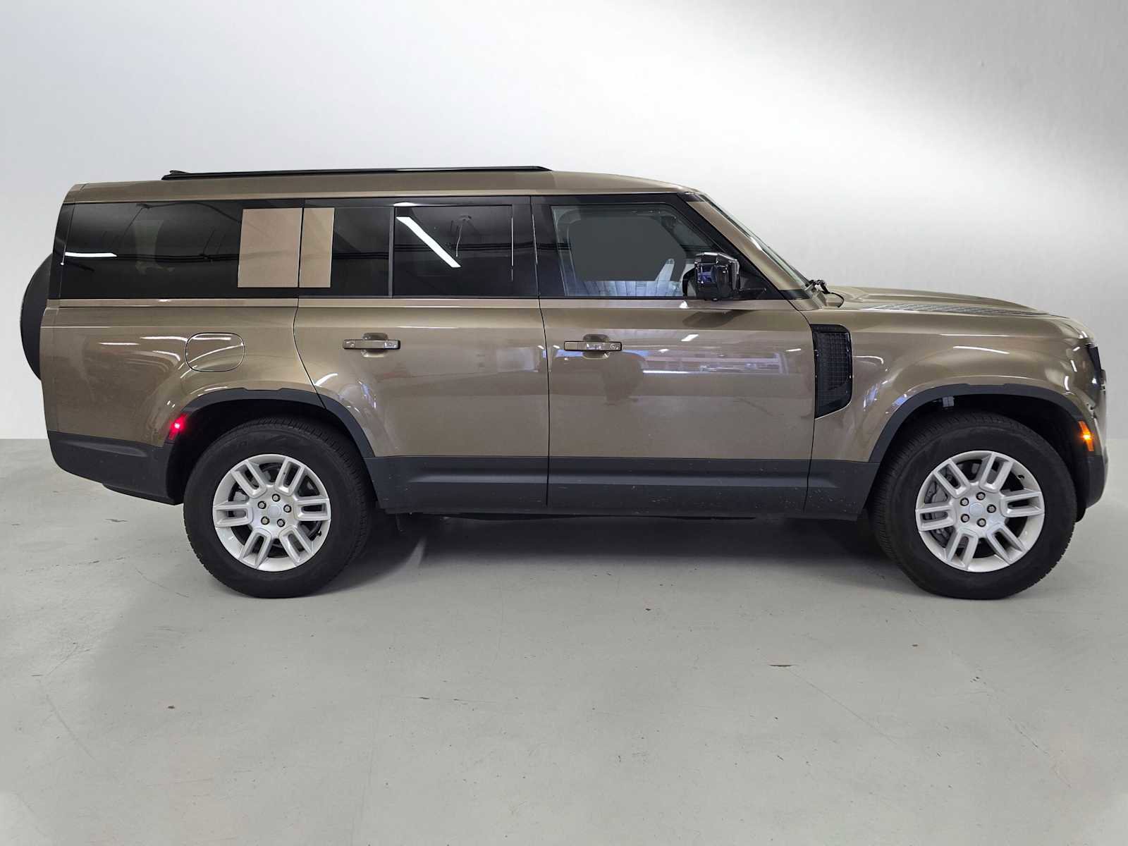 Used 2025 Land Rover Defender 130 S image 6