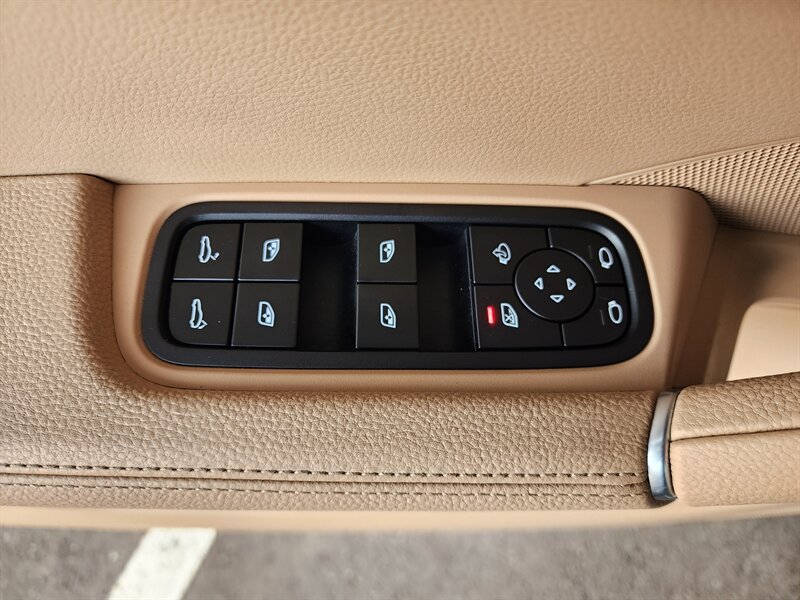 Used 2022 Porsche Cayenne Platinum Edition AWD/4WD image 22