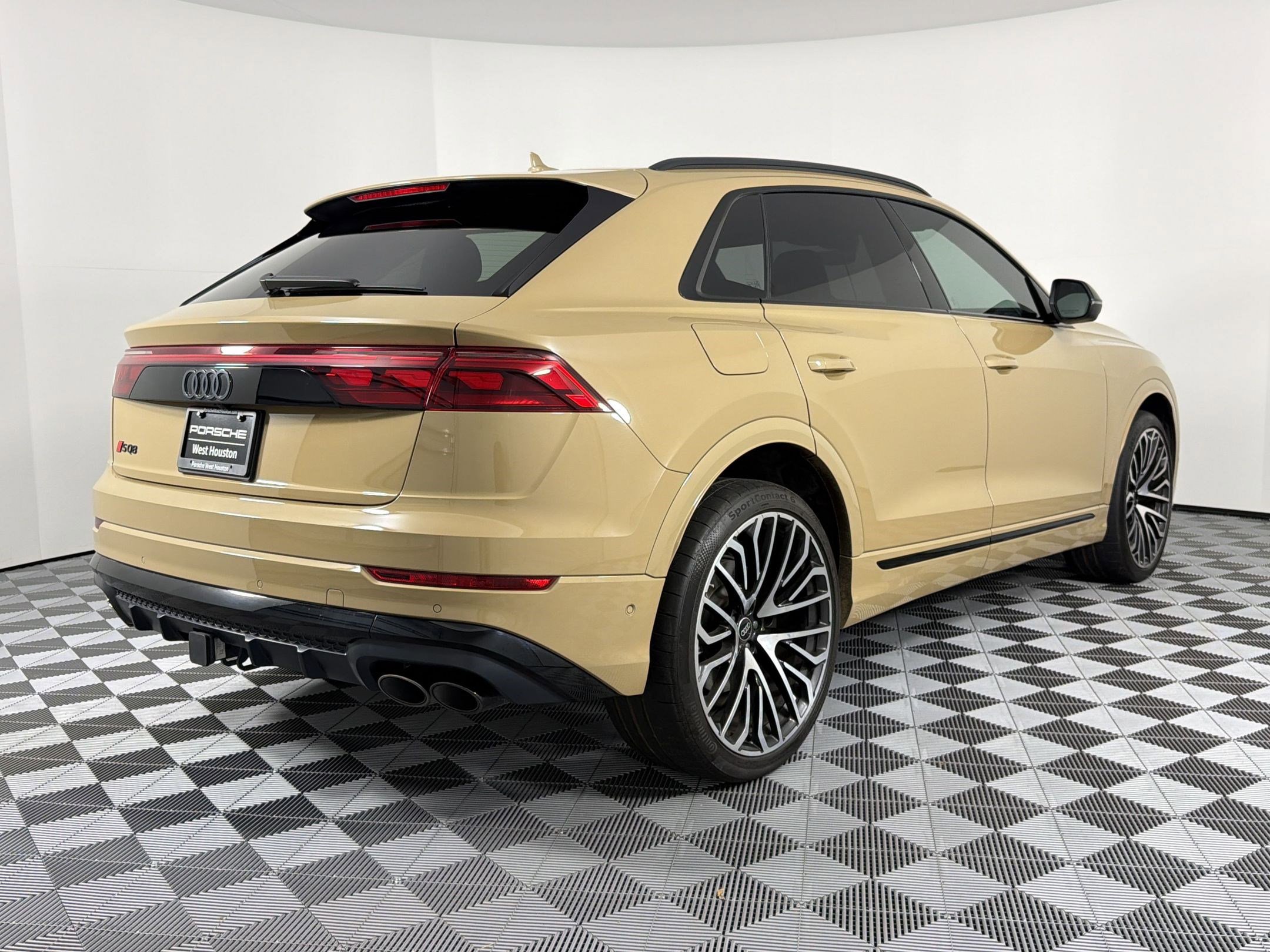 Used 2025 Audi SQ8 Prestige AWD/4WD image 9
