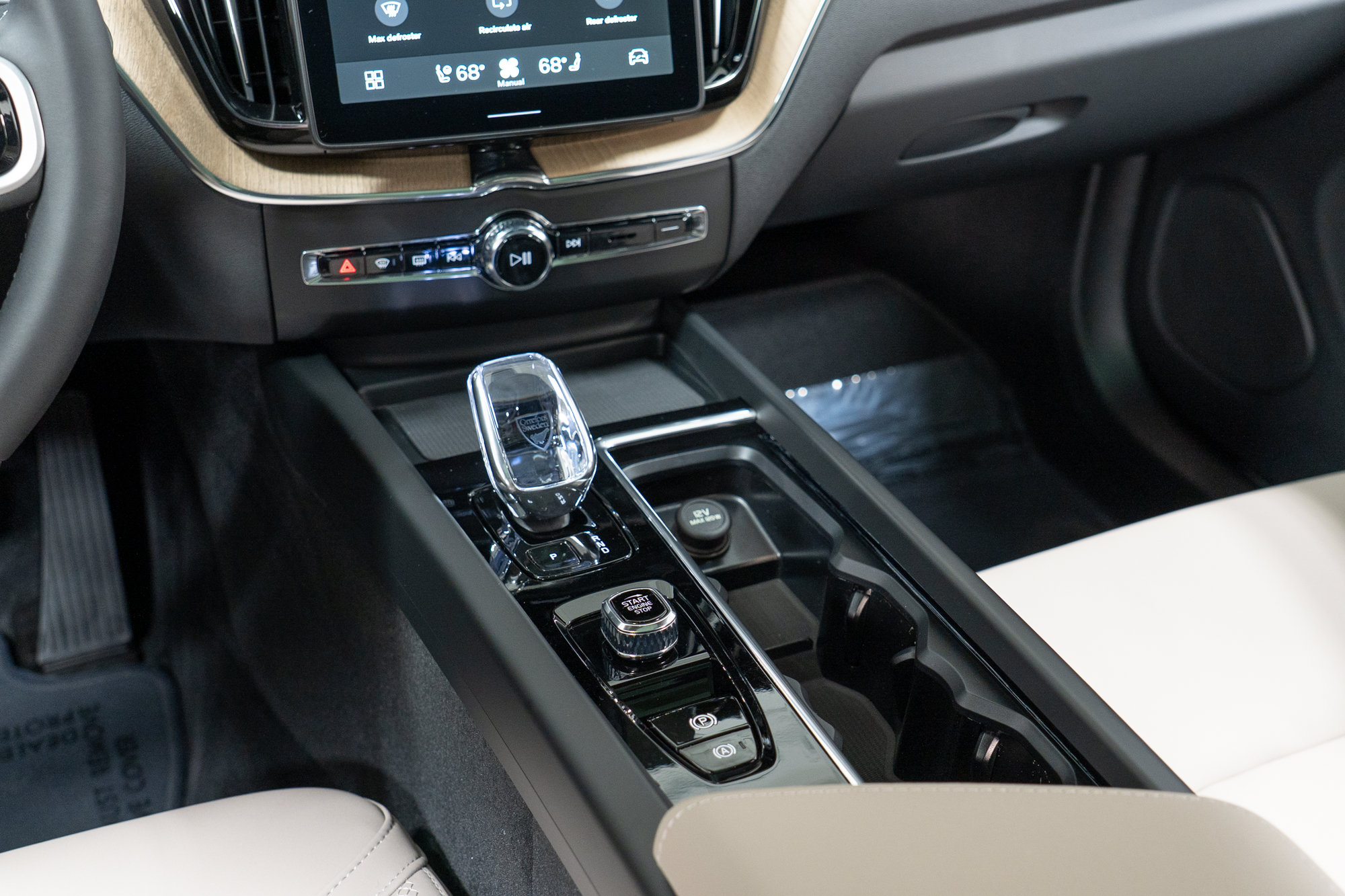New 2026 Volvo XC60 T8 Plus w/ Climate Package AWD/4WD image 20