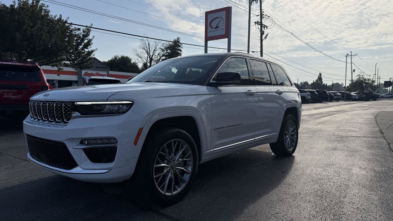Used 2025 Jeep Grand Cherokee Summit AWD/4WD image 9