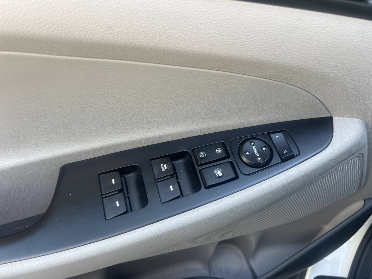 Used 2018 Hyundai Tucson Value w/ Cargo Package FWD image 8