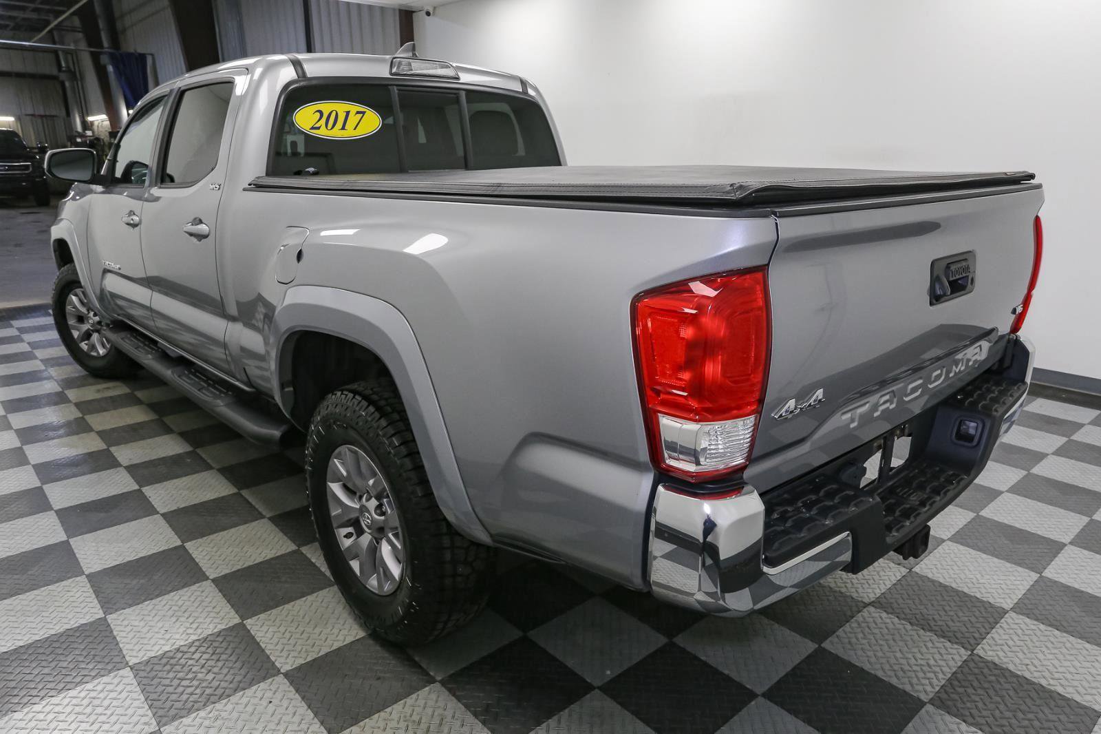 Used 2017 Toyota Tacoma SR5 image 10
