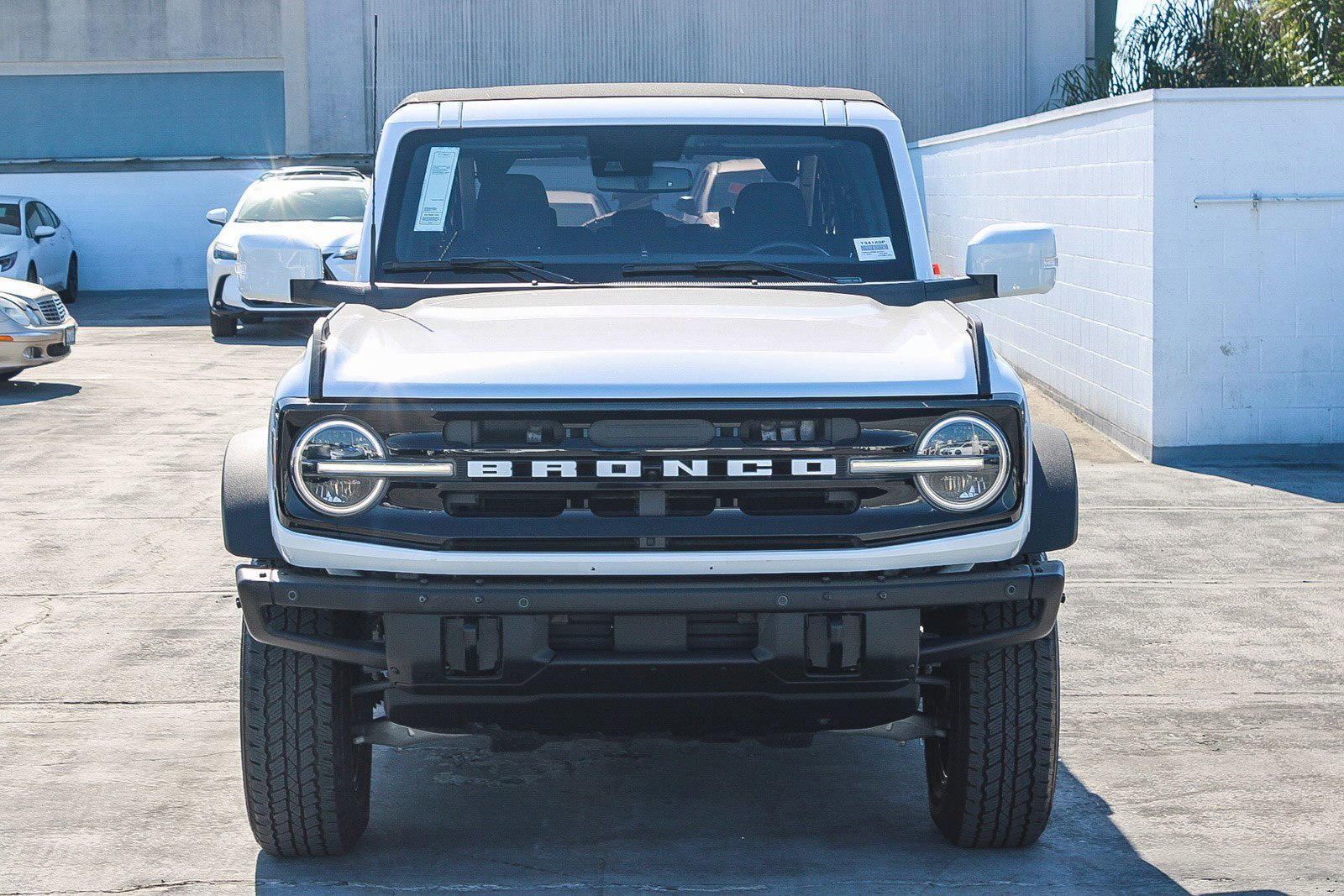 Used 2022 Ford Bronco Outer Banks w/ Sasquatch Package AWD/4WD image 2