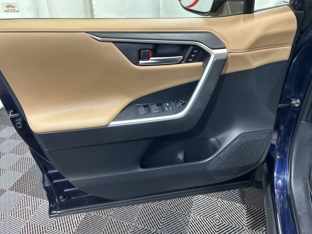 Used 2019 Toyota RAV4 Limited AWD/4WD image 26