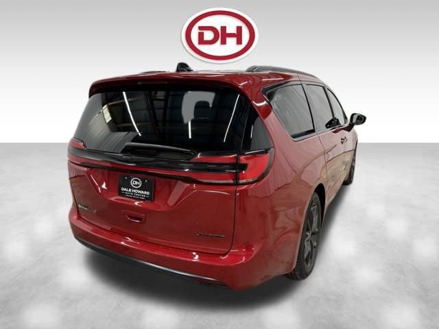 Used 2025 Chrysler Pacifica Limited image 14