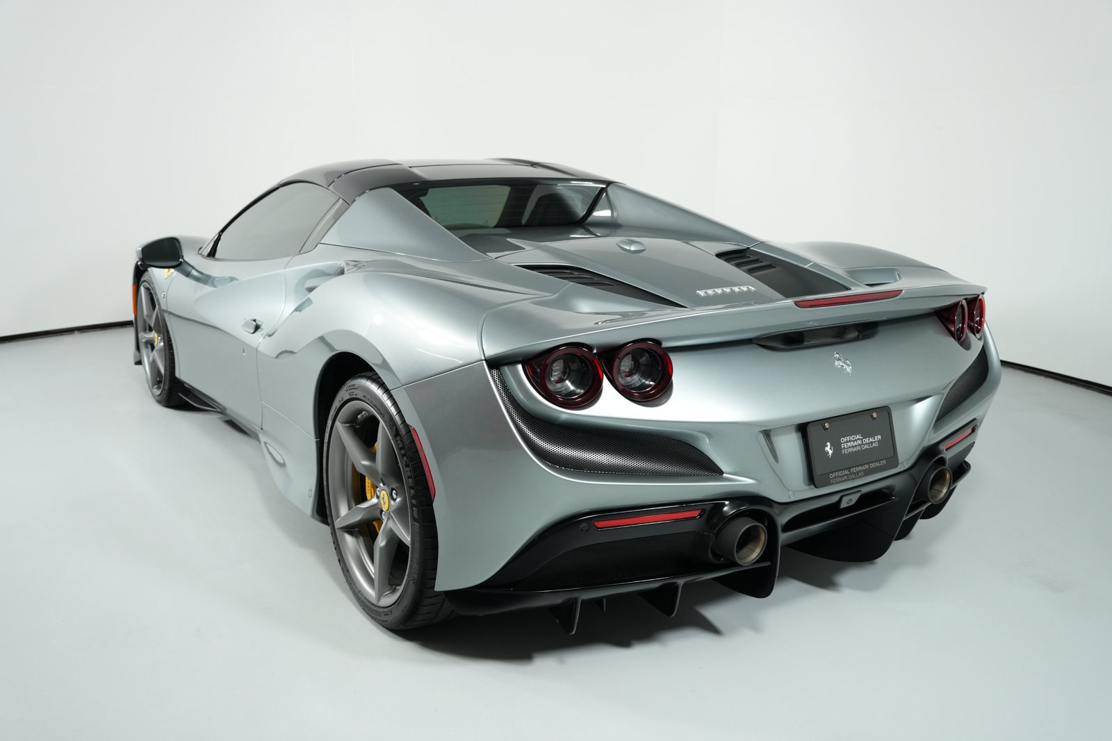 Used 2021 Ferrari F8 Spider RWD image 11