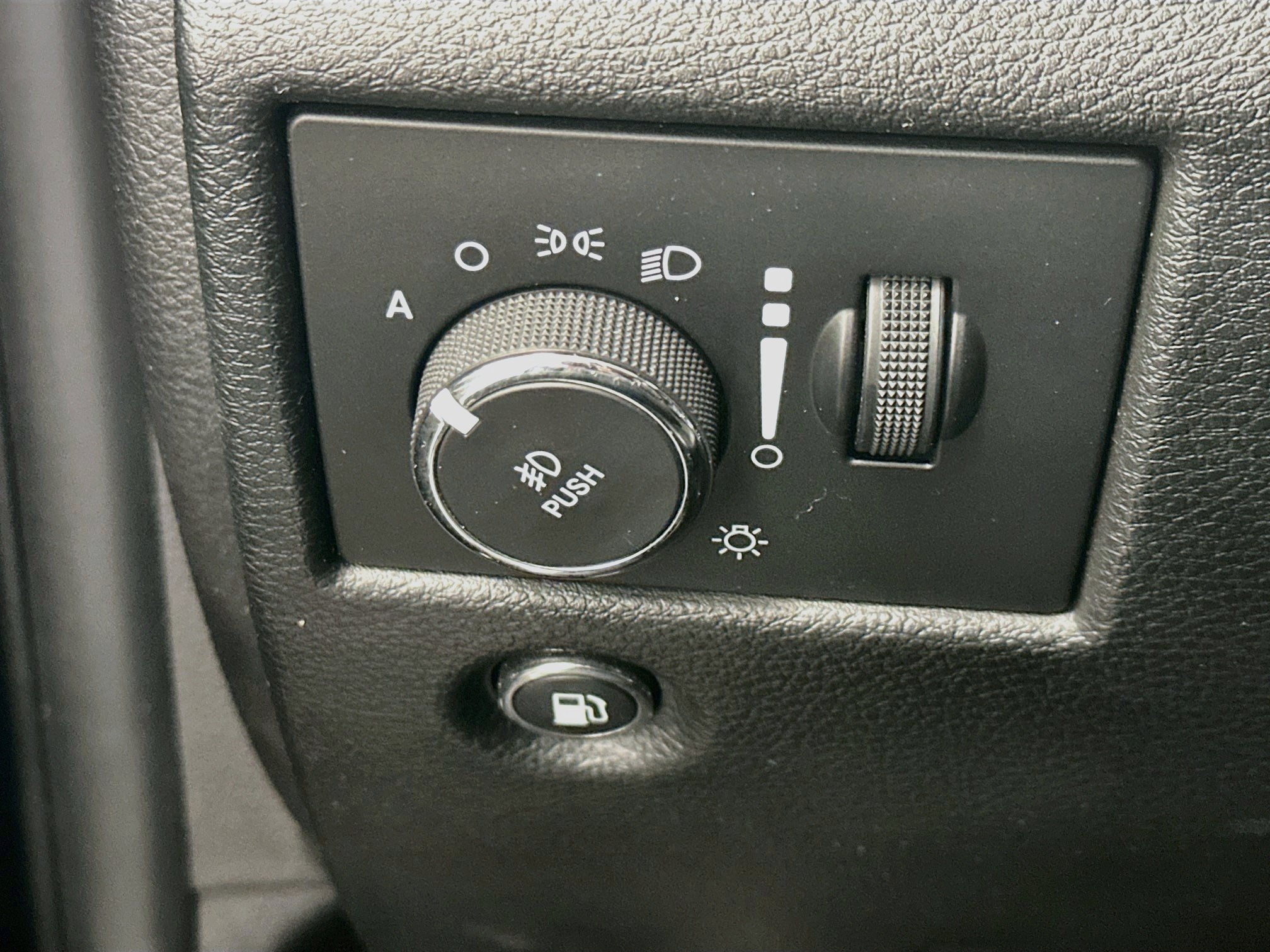 Used 2019 Jeep Grand Cherokee Limited AWD/4WD image 17