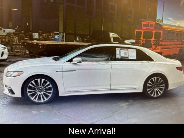 Used 2018 Lincoln Continental Select w/ Continental Climate Package AWD/4WD image 3