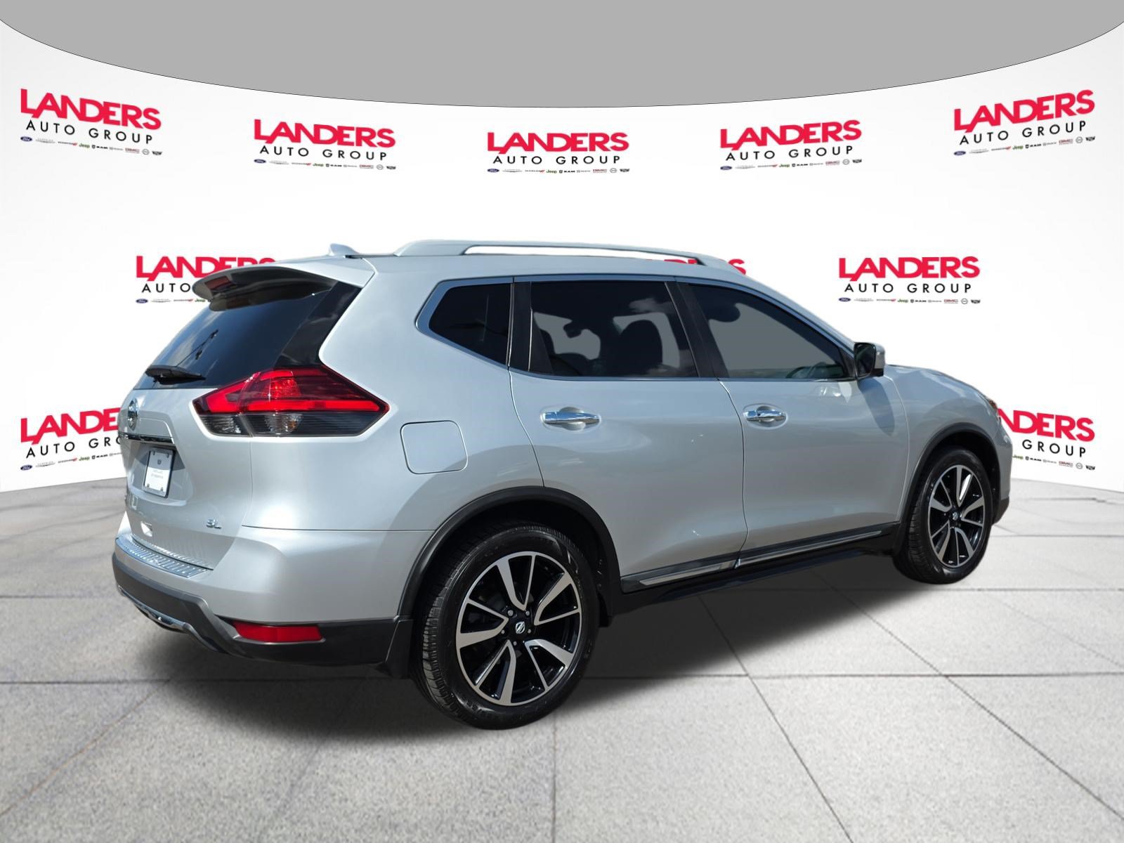 Used 2017 Nissan Rogue SL w/ SL Premium Package FWD image 5