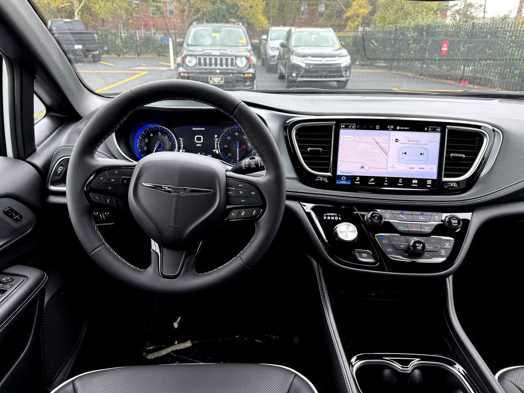 New 2026 Chrysler Pacifica Limited w/ Uconnect Theater Family Group FWD image 18